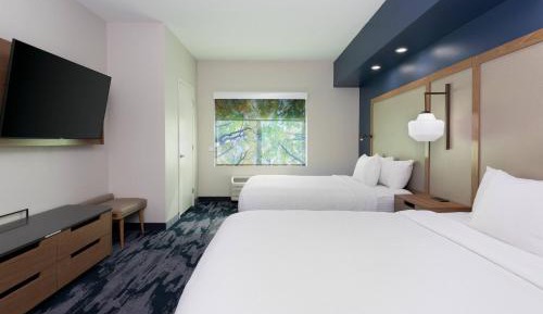 Queen Room with Two Queen Beds - Hearing Accessible
