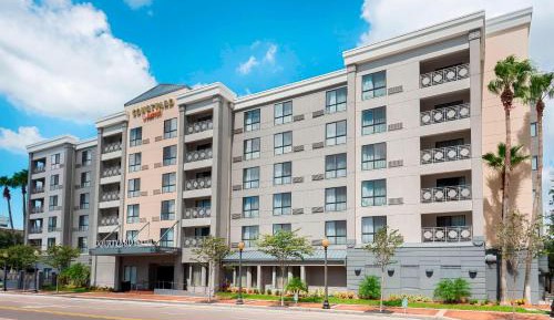 1 Bedroom 2 room Suite, 1 King, Sofa bed