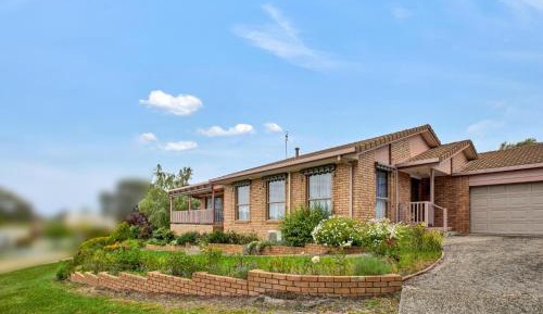Three-Bedroom Holiday Home 