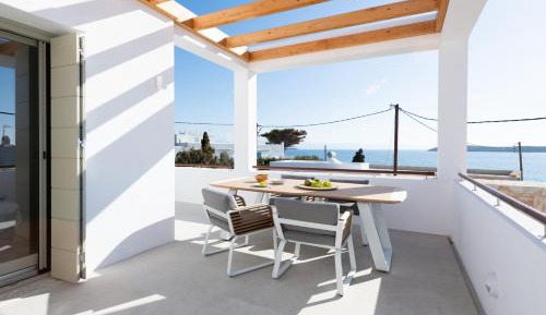 Superior Two-Bedroom Upper Floor Apartment with Sea View