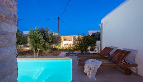 Three-Bedroom Residence with private Pool & BBQ 