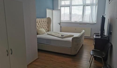 Deluxe Queen Room