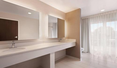 Guest room, 2 Queen, Corner room