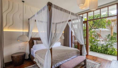 King Room with Pool View