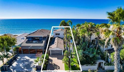 Three-Bedroom Holiday Home 