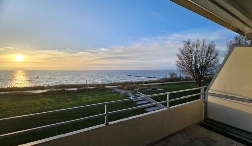 Apartment with Lake View