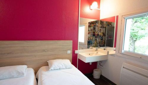 Twin Side Car Room