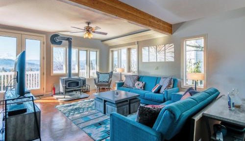 Three-Bedroom Holiday Home 