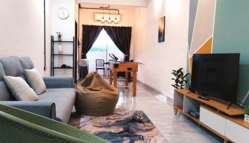 Three-Bedroom Apartment with Balcony