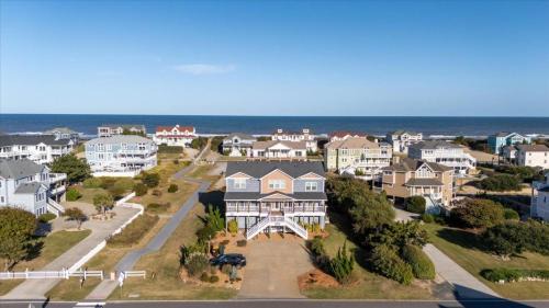Eleven-Bedroom Holiday home