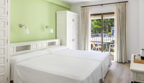 Twin Room with Spa Access