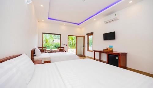 Double Room with Pool View
