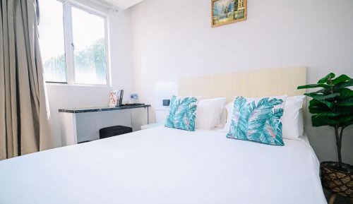 Deluxe Queen Room