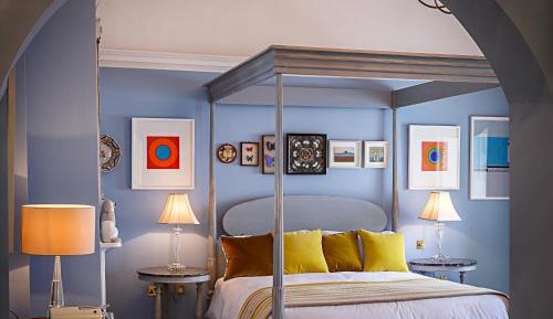Suite With Four Poster Bed