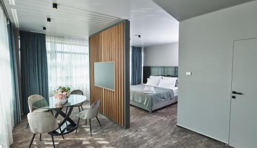 Deluxe King Suite