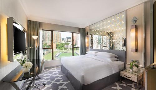 Interconnecting Premier Course View Room