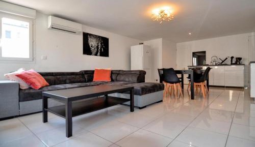 One-Bedroom Holiday Home