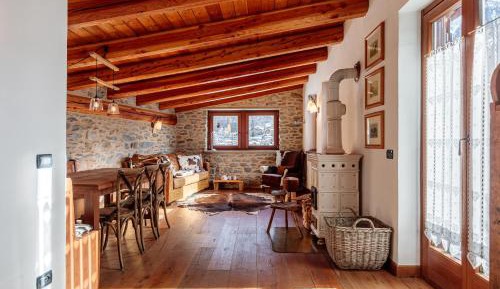 Three-Bedroom Apartment with Mountain View