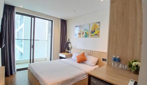 One-Bedroom Apartment with Balcony