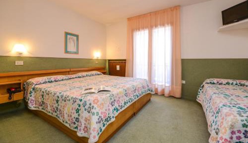 Triple Room with Mountain View