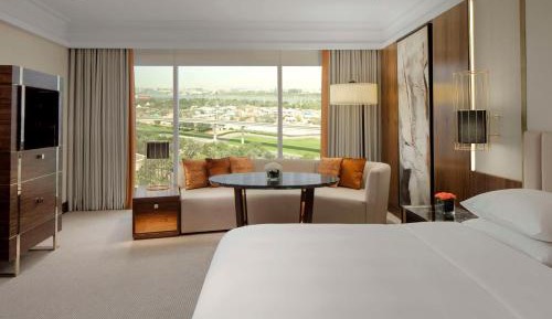Superior King Room with Club Access