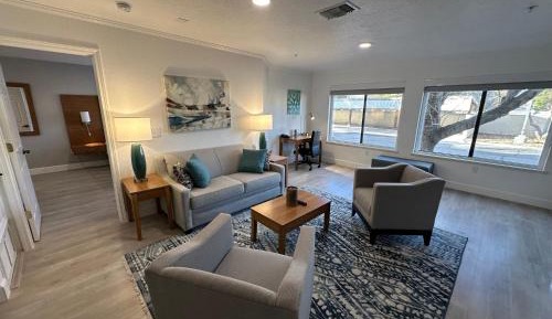 One-Bedroom Deluxe Apartment
