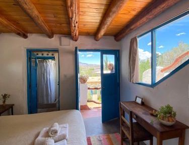 Double or Twin Room with Mountain View
