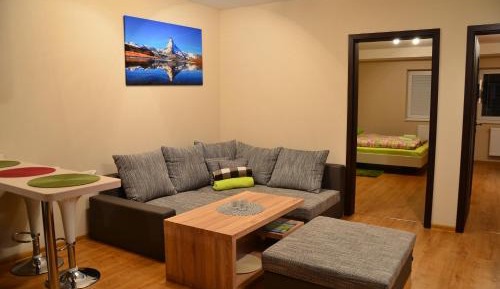Apartment with Mountain View