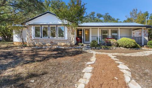 Three-Bedroom Holiday Home 