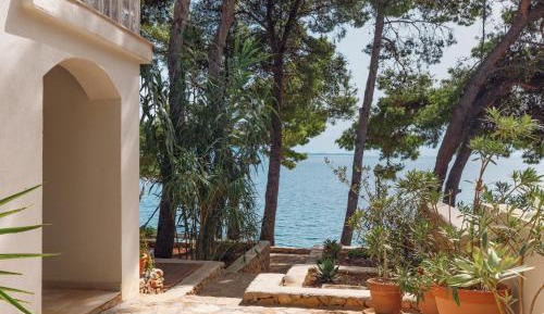 Villa - Beach Front
