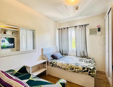 Studio Apartment with One Double Bed