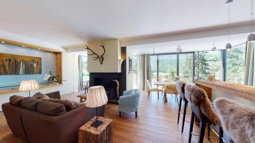 Apartment with Mountain View
