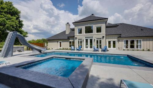 Six-Bedroom Holiday Home