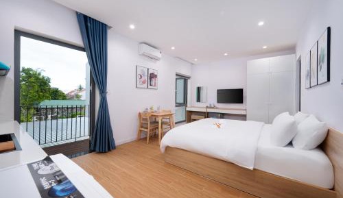 One-Bedroom Apartment with Balcony