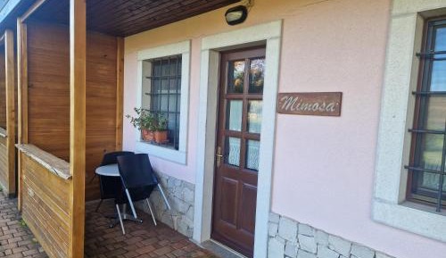 Deluxe Double Room (2 Adults + 1 Child)