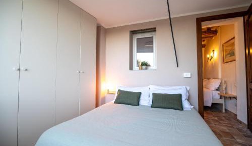 One-Bedroom Deluxe Apartment