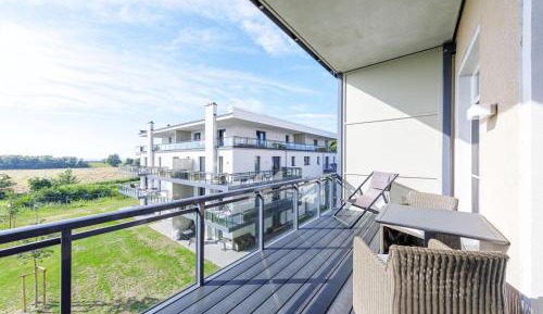Apartment with Lake View