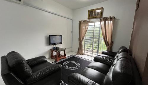 Three-Bedroom Apartment with Balcony