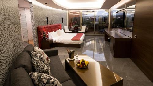 Suite with Garden View