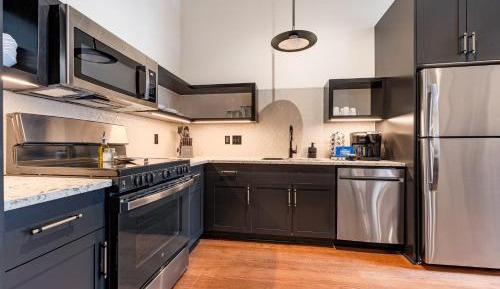 Four-Bedroom Luxury Apartment
