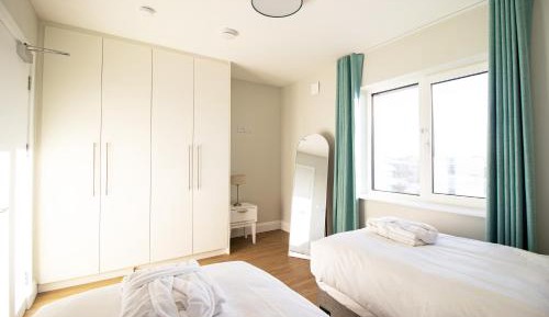 One-Bedroom Apartment with Balcony