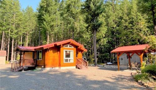 Three-Bedroom Holiday Home 