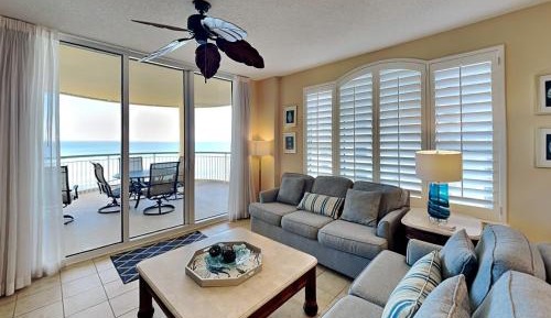 Three-Bedroom Apartment with Ocean View