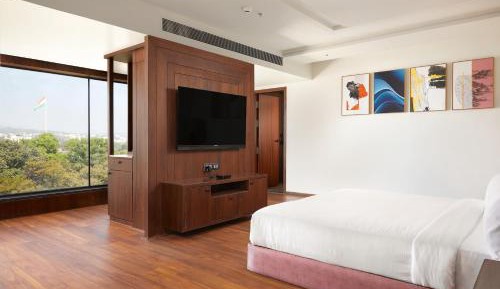 Suite with Lake View