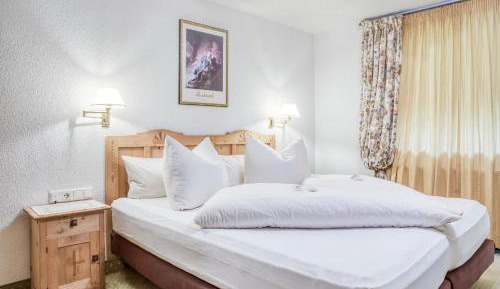 Comfort Double or Standard Triple Room