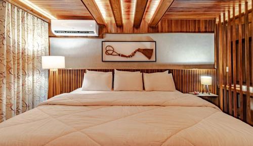 Deluxe King Suite