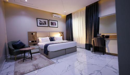 Deluxe Suite