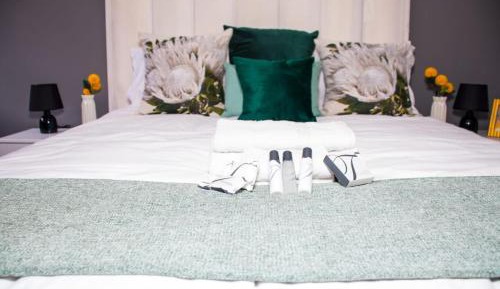 Queen Room with Pool View