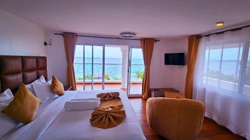 Suite with Lake View