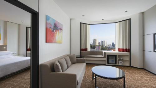 1 Bedroom Executive Suite, 1 King, River View